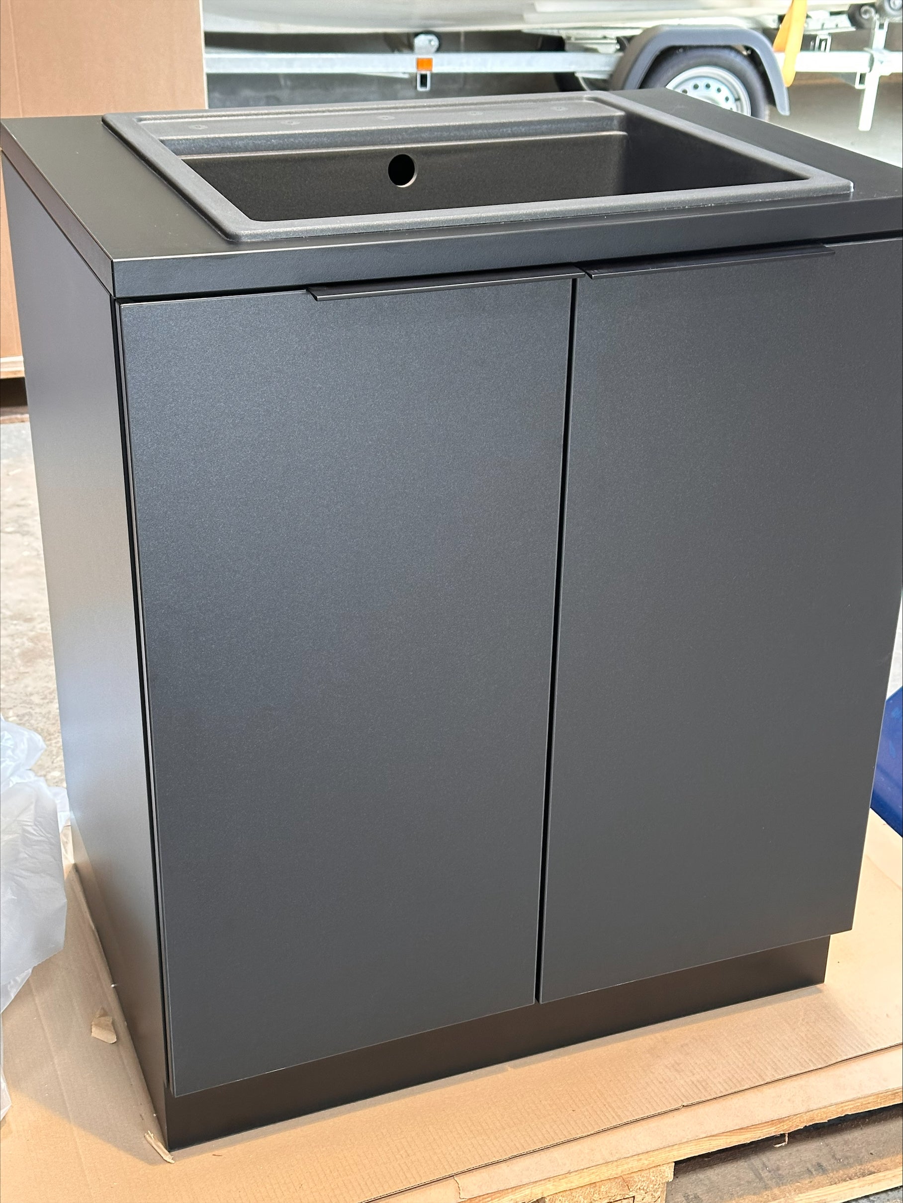 Colorbar hand basin - Black washing cabinet - DEMO